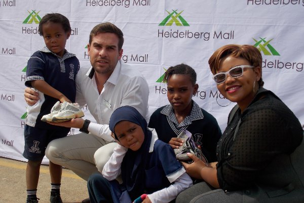 Heidelberg_Mall_shoe_drive_handover