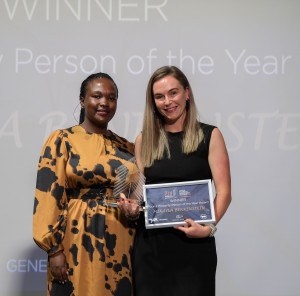 Mikalya Benkenstein receiving the Young Property Person of the Year award from Yayeri Kisaame from SECO.at the API Summit 2023