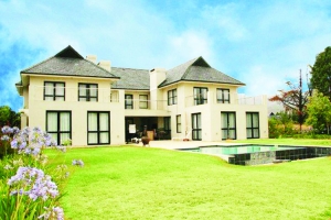 Exceptional Pearl Valley Home to Fall Under the Hammer